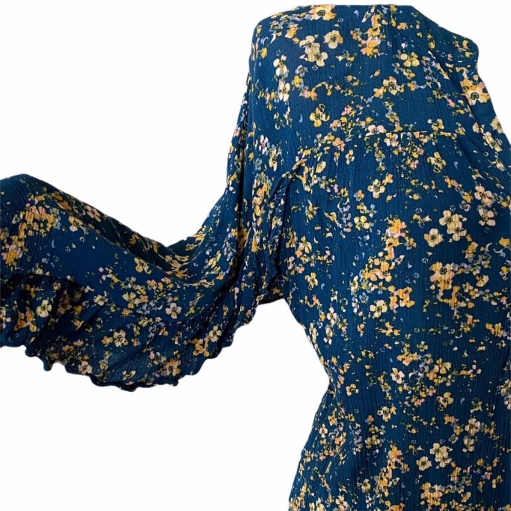 ⭐️ SOLD ⭐️ LAUREN CONRAD Floral Ruffle Blouse - Picture 4 of 10